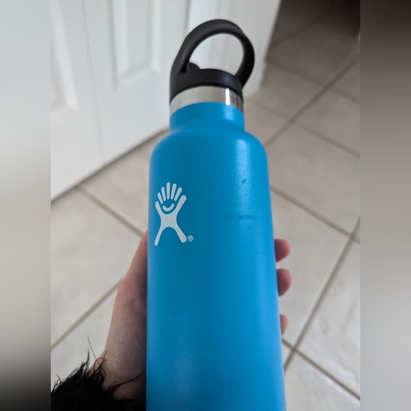 Hydroflask 21oz - with Sports Cap - Picture 4 of 7